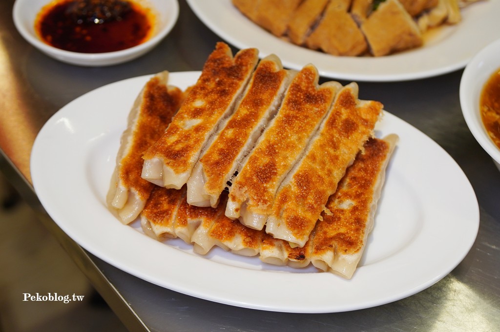 忠孝復興美食,大舅媽鍋貼,正義國宅美食 @PEKO の Simple Life